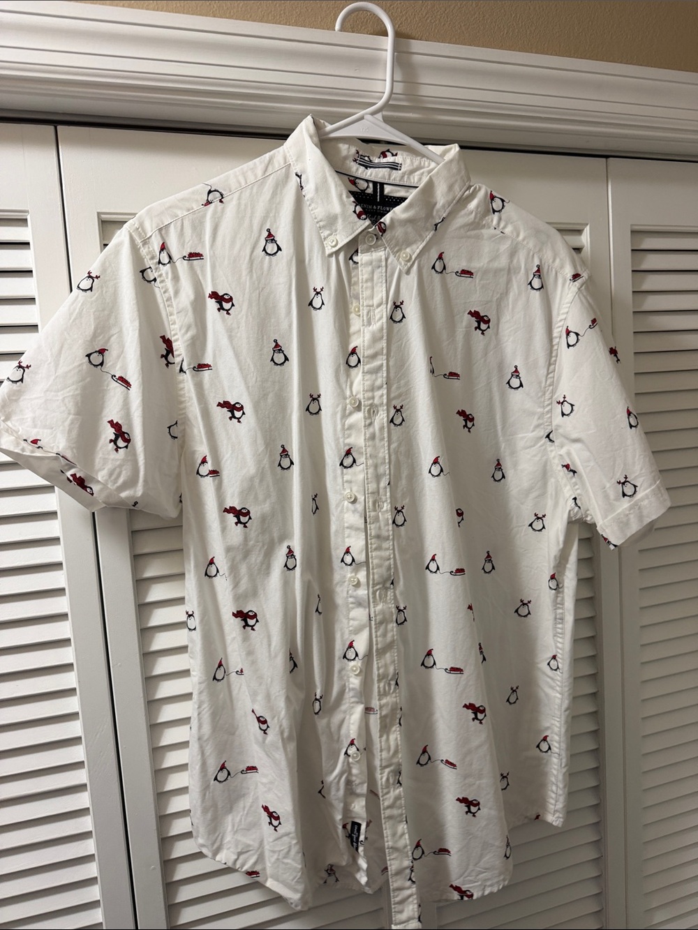 Denim & Flower White Short-Sleeve Button-Down Shirt with Penguin Motif